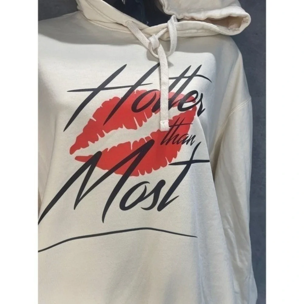 Hotter Than Most Hoodie Sweatshirt Cream Graphic Print Pullover Hooded‎ medium